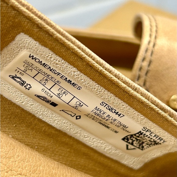 Sperry Seaport Slip On - Picture 4 of 9